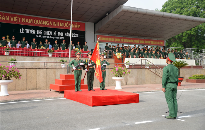 Trung đoàn 692 tổ chức Lễ tuyên thệ chiến sĩ mới năm 2023
