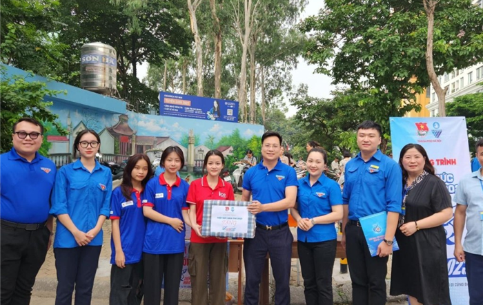 Hơn 300 tình nguyện viên quận Ba Đình tham gia chương trình "Tiếp sức mùa thi"