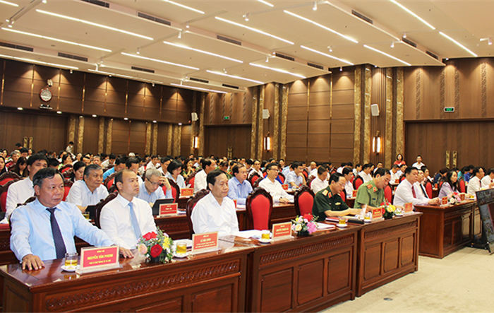 Nêu cao tinh thần gương mẫu, tự giác, trách nhiệm trong việc học tập và làm theo Bác