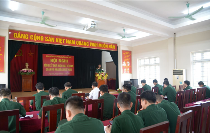 Ban Chỉ huy quân sự quận Long Biên tổng kết Luật sĩ quan Quân đội nhân dân Việt Nam