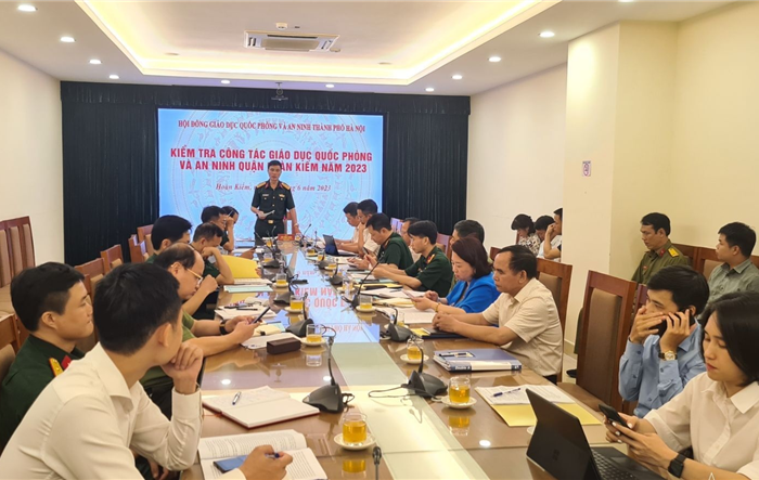Hội đồng giáo dục quốc phòng và an ninh thành phố kiểm tra công tác giáo dục quốc phòng và an ninh tại quận Hoàn Kiếm và Cục Thuế Hà Nội