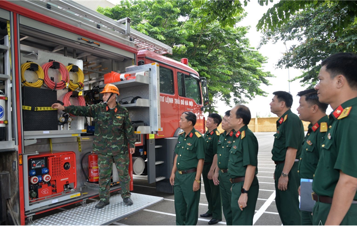 Bộ Tư lệnh Thủ đô Hà Nội: Tập huấn sử dụng xe cứu hộ đa năng