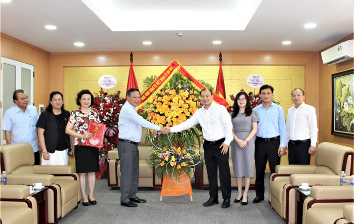 Phó Bí thư Thành ủy Nguyễn Văn Phong chúc mừng Ban Tuyên giáo Trung ương và các cơ quan báo chí trung ương, Hà Nội