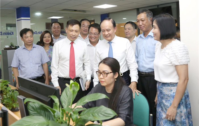 Chủ tịch HĐND thành phố Nguyễn Ngọc Tuấn thăm, chúc mừng các cơ quan báo chí trung ương và Hà Nội