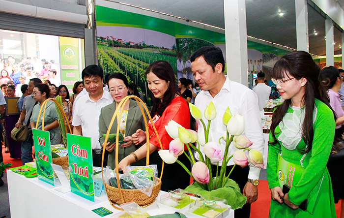Trưng bày, quảng bá, kết nối giao thương các sản phẩm OCOP thành phố từ 3 sao trở lên