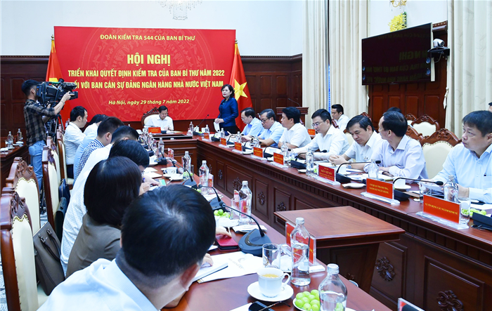 Giải quyết mối quan hệ giữa ban cán sự đảng với tổ chức đảng trong các bộ, ngành để nâng cao hiệu quả lãnh đạo của Đảng