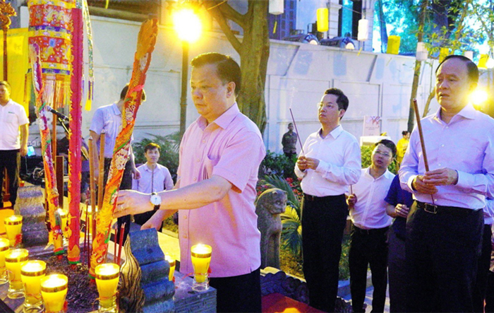 Dâng hương tưởng niệm đức vua Lê Thái Tổ nhân kỷ niệm 595 năm Ngày vua đăng quang (1428-2023)