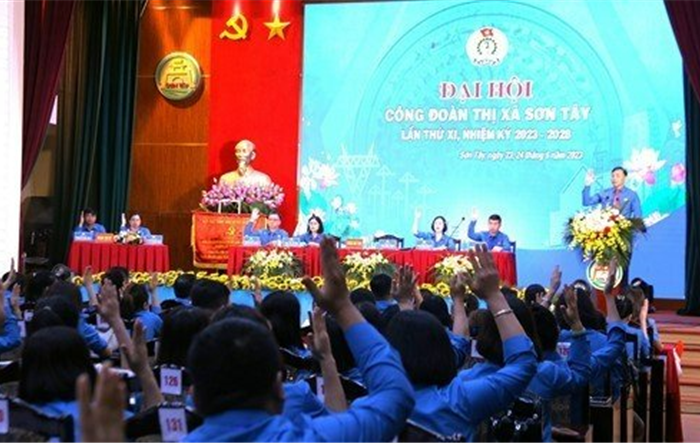 Ngày làm việc thứ nhất Đại hội Công đoàn thị xã Sơn Tây lần thứ XI, nhiệm kỳ 2023 - 2028