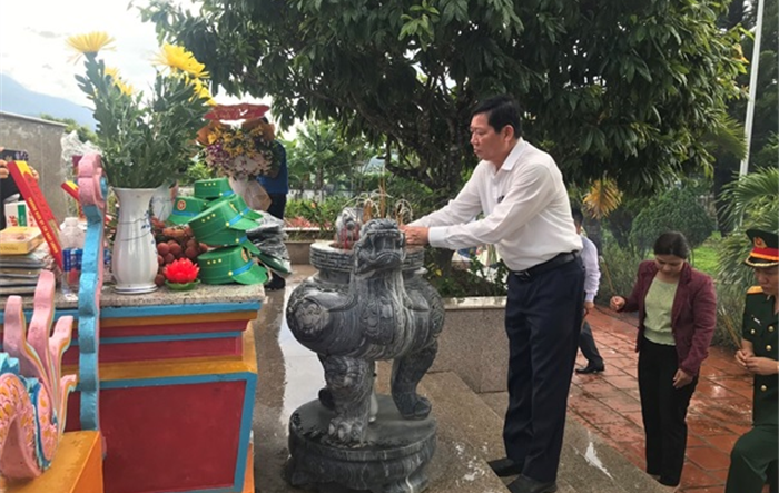 Thành phố Hà Nội viếng nghĩa trang liệt sĩ tại tỉnh Kon Tum nhân kỷ niệm 76 năm Ngày Thương binh - Liệt sĩ 