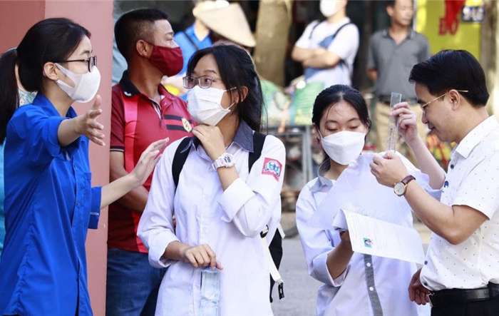 Thành đoàn Hà Nội huy động 4.725 tình nguyện viên hỗ trợ 102.095 thí sinh tại 189 điểm thi