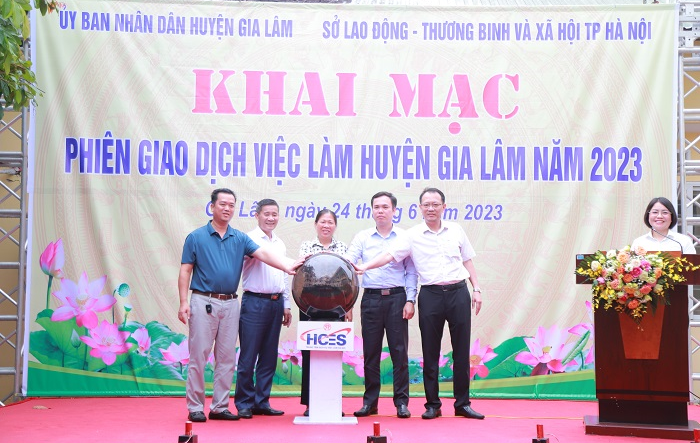 Phiên giao dịch việc làm lưu động huyện Gia Lâm năm 2023