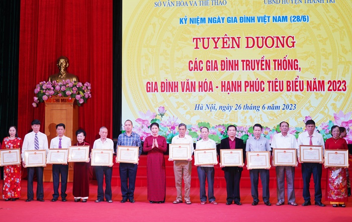 Hội nghị “Tuyên dương các gia đình truyền thống, gia đình văn hóa - hạnh phúc tiêu biểu Thủ đô, năm 2023”