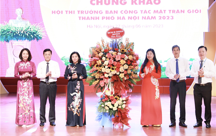 Chung khảo Hội thi Trưởng Ban Công tác Mặt trận giỏi: Trưởng ban công tác Mặt trận quận Tây Hồ  dành giải Xuất sắc