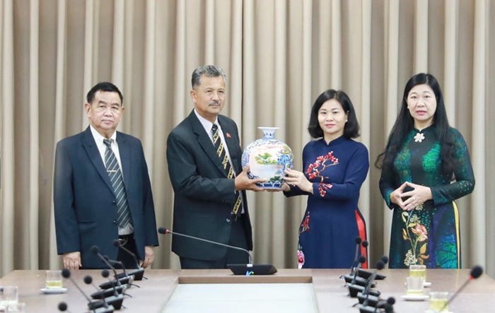 Hà Nội - Viêng Chăn đẩy mạnh hợp tác trong công tác Mặt trận 