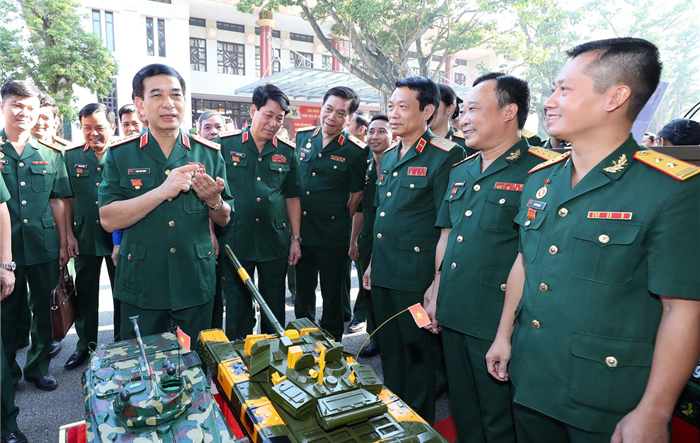 Đấu tranh chống âm mưu “phi chính trị hóa” quân đội - một nhiệm vụ quan trọng, cấp bách hiện nay
