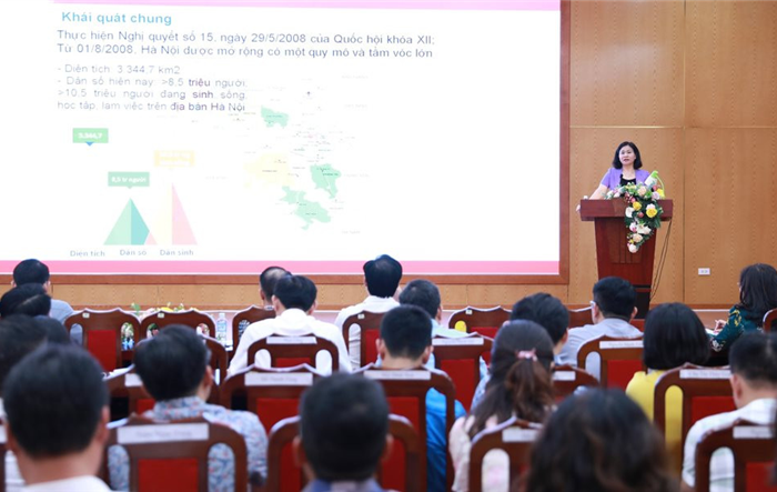 Phó Bí thư Thường trực Thành uỷ truyền đạt kiến thức xây dựng Đảng cho cán bộ chủ chốt quận Tây Hồ