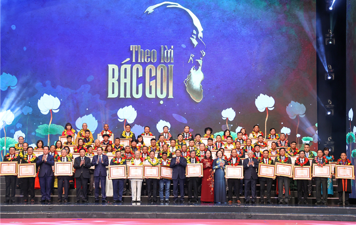 Xây dựng chuẩn mực đạo đức của đội ngũ cán bộ, đảng viên theo tư tưởng Hồ Chí Minh trong giai đoạn hiện nay
