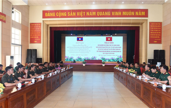 Đoàn Sĩ quan trẻ và các tổ chức quần chúng Bộ Chỉ huy Quân sự Thủ đô Viêng chăn (Lào) thăm và làm việc tại Bộ Tư lệnh Thủ đô Hà Nội