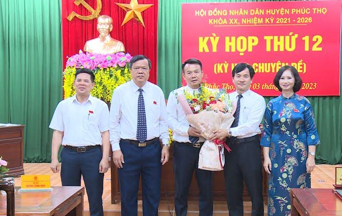 Đồng chí Nguyễn Đình Sơn được bầu giữ chức vụ Chủ tịch UBND huyện Phúc Thọ