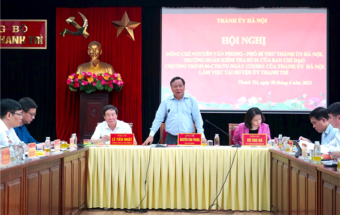 Phó Bí thư Thành uỷ Nguyễn Văn Phong kiểm tra việc triển khai thực hiện Chương trình 06-CTr/TU của Thành ủy tại huyện Thanh Trì