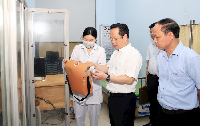 Giám đốc Sở Giáo dục và Đào tạo kiểm tra công tác chuẩn bị tổ chức kỳ thi vào lớp 10 tại quận Tây Hồ