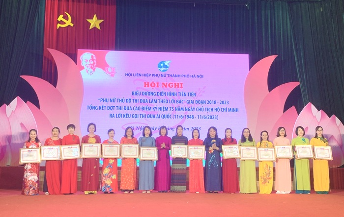 Hội nghị biểu dương điển hình tiên tiến “Phụ nữ Thủ đô thi đua làm theo lời Bác” 