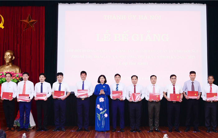 Lễ bế giảng lớp bồi dưỡng nâng cao năng lực lãnh đạo, quản lý cho đội ngũ phó bí thư đảng ủy xã, phường, thị trấn nhiệm kỳ 2020 - 2025