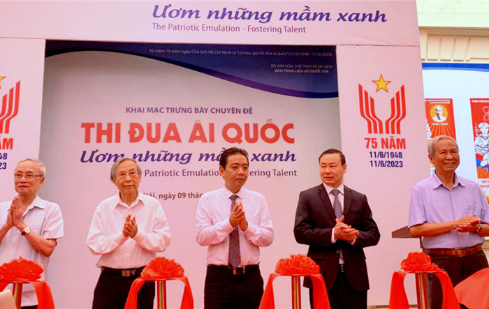Khai mạc trưng bày kỷ niệm 75 năm Ngày Chủ tịch Hồ Chí Minh ra Lời kêu gọi thi đua ái quốc
