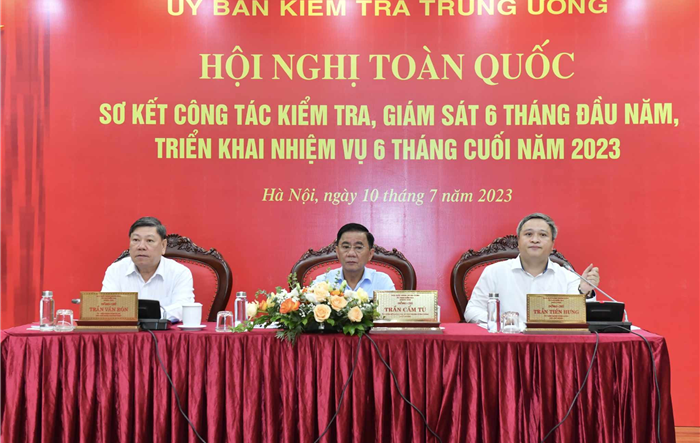 Kiểm tra, giám sát trên diện rộng để ngăn ngừa từ sớm, từ xa sai phạm 