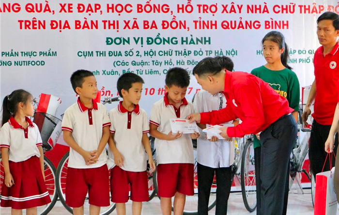 Hành trình tri ân người có công, hỗ trợ người dân gặp khó khăn