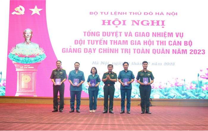 Hội nghị tổng duyệt và giao nhiệm vụ cho đội tuyển tham gia Hội thi Cán bộ giảng dạy chính trị toàn quân năm 2023