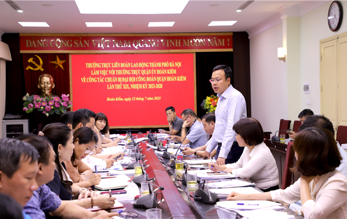 Chủ tịch Liên đoàn Lao động thành phố làm việc với Liên đoàn Lao động quận Hoàn Kiếm về công tác tổ chức Đại hội Công đoàn quận
