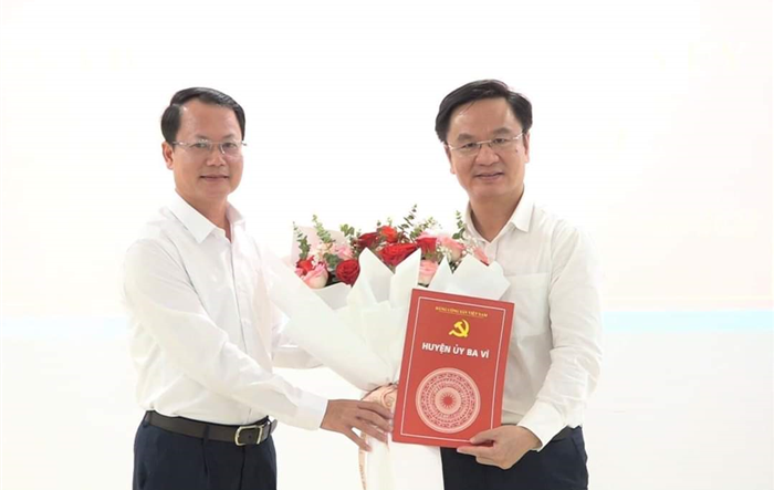 Huyện ủy Ba Vì công bố quyết định về công tác cán bộ