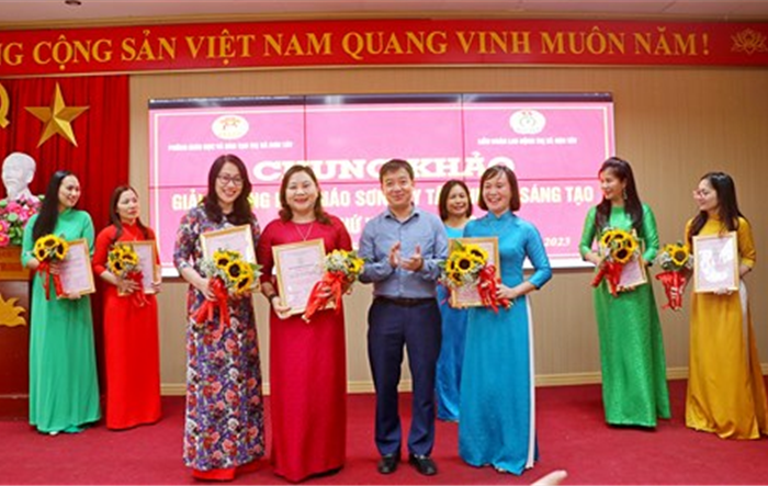 Chung khảo giải thưởng "Nhà giáo Sơn Tây tâm huyết sáng tạo lần thứ hai” năm 2023