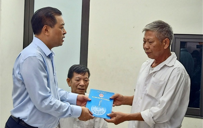 Lãnh đạo Sở Lao động - Thương binh và Xã hội thăm hỏi gia đình nạn nhân trong vụ hỏa hoạn tại huyện Hoài Đức