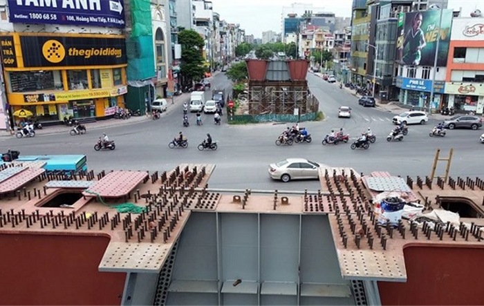 Phương án phân luồng tổ chức giao thông phục vụ lao lắp dầm cầu vượt tại nút giao Hồng Tiến - Nguyễn Văn Cừ (quận Long Biên)