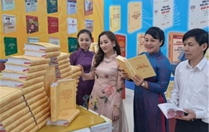 Tiên phong, gương mẫu, giữ gìn uy tín cán bộ, đảng viên