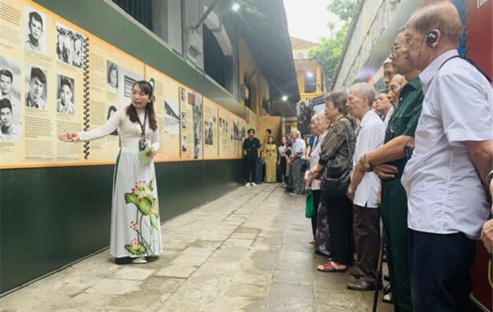 Khai mạc Trưng bày chuyên đề “Mầm xanh trên đá”