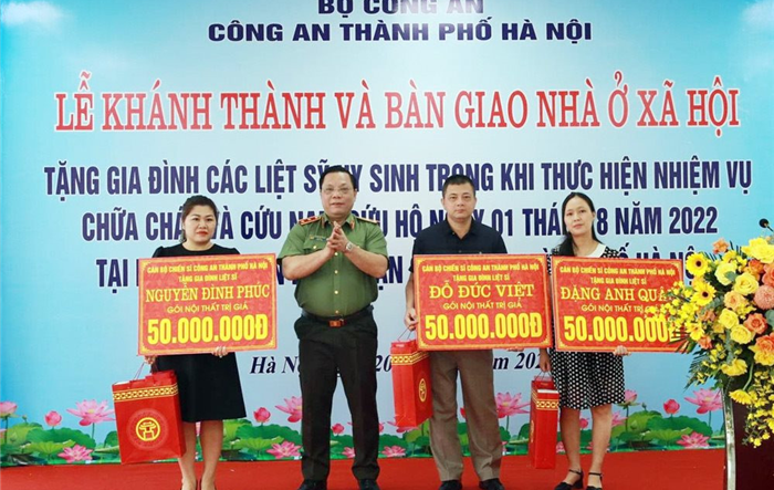 Công an thành phố: Tặng nhà tình nghĩa cho thân nhân gia đình liệt sĩ Công an nhân dân