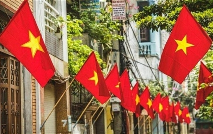 Thông báo treo cờ Tổ quốc chào mừng 15 năm mở rộng địa giới hành chính Thủ đô