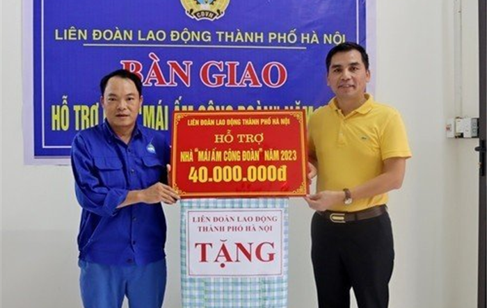 Liên đoàn Lao động thị xã Sơn Tây bàn giao nhà “Mái ấm công đoàn”