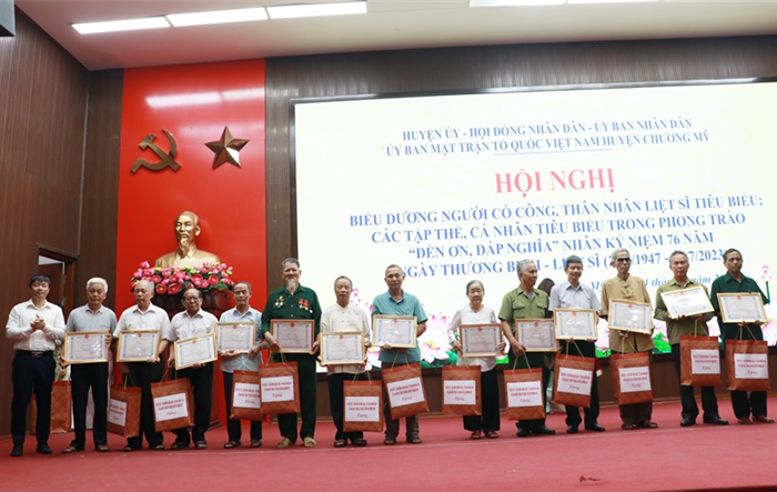 Huyện Chương Mỹ biểu dương người có công, thân nhân liệt sỹ tiêu biểu nhân dịp 76 năm Ngày Thương binh - Liệt sỹ