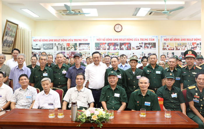 Chủ tịch UBND thành phố Trần Sỹ Thanh thăm, tặng quà Trung tâm Nuôi dưỡng, điều dưỡng người có công Hà Nội 