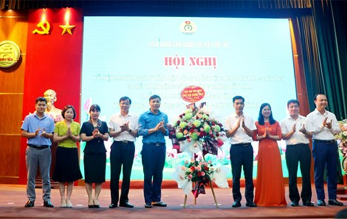 Thị xã Sơn Tây biểu dương lao động giỏi, sáng tạo năm 2023
