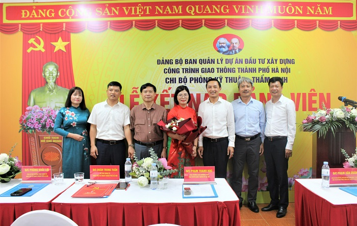 Lễ kết nạp đảng viên mới tại công trường Dự án đường Vành đai 4 - Vùng Thủ đô