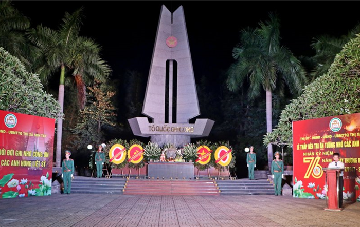 Lễ thắp nến tri ân, tưởng nhớ các anh hùng liệt sĩ 
