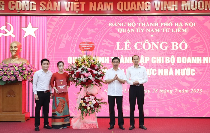 Quận Nam Từ Liêm: Công bố quyết định thành lập chi bộ doanh nghiệp ngoài khu vực Nhà Nước