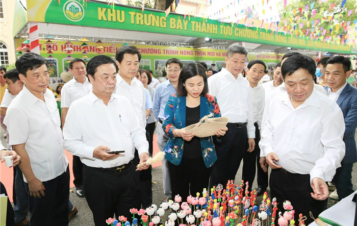 Hoàn thành cùng lúc hai mục tiêu: Xây dựng nông thôn mới nâng cao trước khi phát triển thành quận