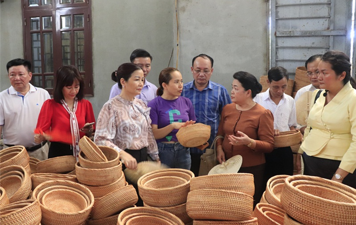 Đoàn Sở Công Thương Viêng Chăn (Cộng hòa dân chủ nhân dân Lào) thăm quan và khảo sát thực tế tại huyện Chương Mỹ