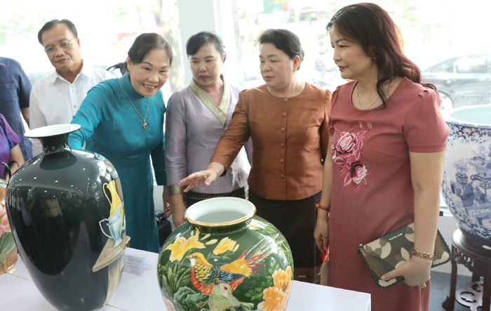 Khai mạc triển lãm các sản phẩm thủ công mỹ nghệ, OCOP và công nghiệp nông thôn tiêu biểu năm 2023